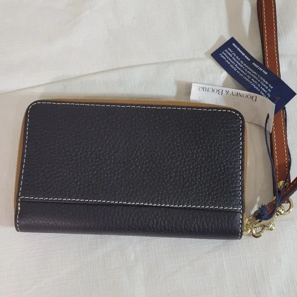 NWT! Dooney & Bourke Black & Brown Leather Zip Around Wristlet/Wallet - Picture 3 of 6